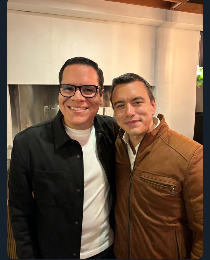 _ValerieOk's tweet photo. Oye #DickCrazy @JoseJulioNeira
Pronto se te va a borrar esa sonrisita cuando Noboa diga que ni te conoce y se te voltee como lo hace con todos 🤣🤣🤣🤣🤣 https://t.co/2ubXF0nOwH