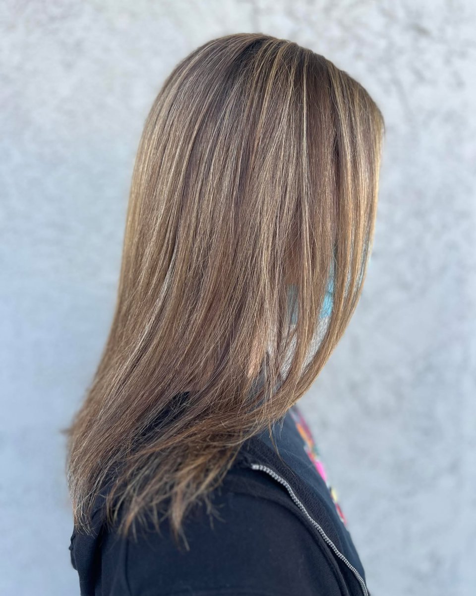 anasahair's tweet image. Gorgeous hair alert! 🚨 This stunning partial highlight by Marley is everything! If you’re looking to brighten up your look, we’ve got you covered. Come see us! ✨ #HairSalon #StyleYourWay #temeculasalon #temeculahair #anasahairstudio
