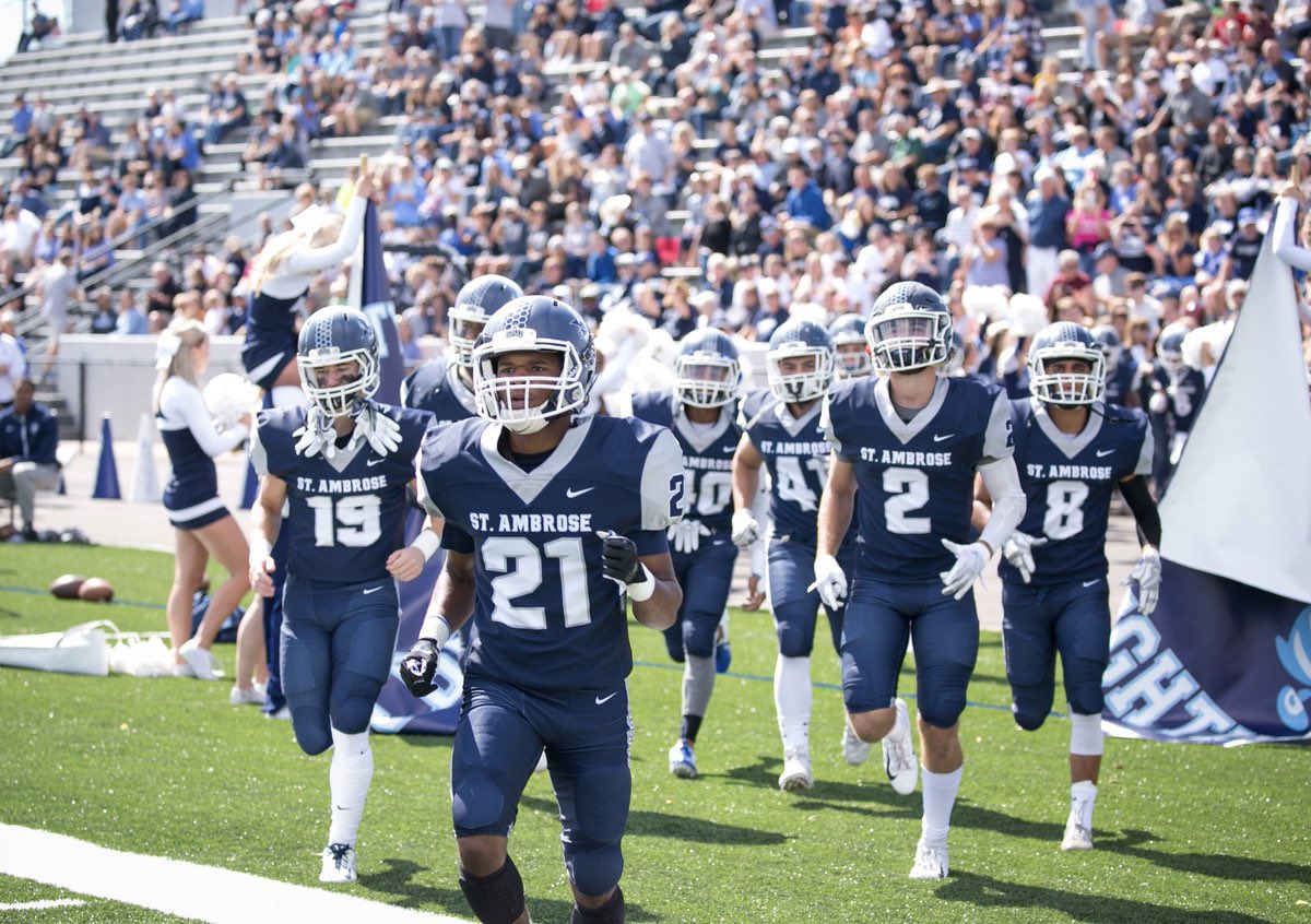 ty_cozad's tweet photo. Blessed to receive a scholarship offer from @FightingBeesFB 🙏🏻 @FillippSAU @BernardBuhake https://t.co/wGMA4KKmk8