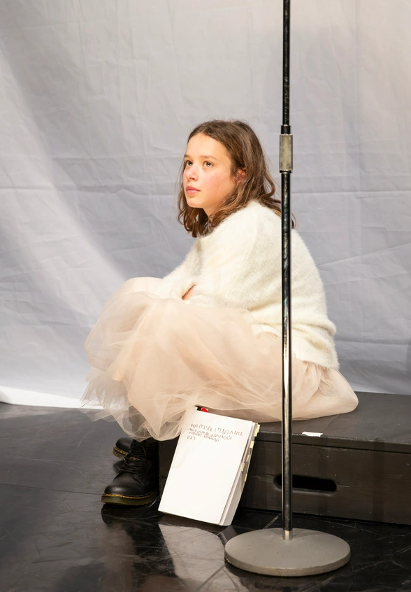 AtelierCritique's tweet photo. "Le spectacle qui écoute enfin la parole des enfants" est mis en scène par Lola Giouse au @theatredevidy du 6 au 15 décembre !
La critique de Lucie Ortet est déjà disponible : https://t.co/OiKJcFZJuB

© Claudia Ndebele https://t.co/CfUal9cISO