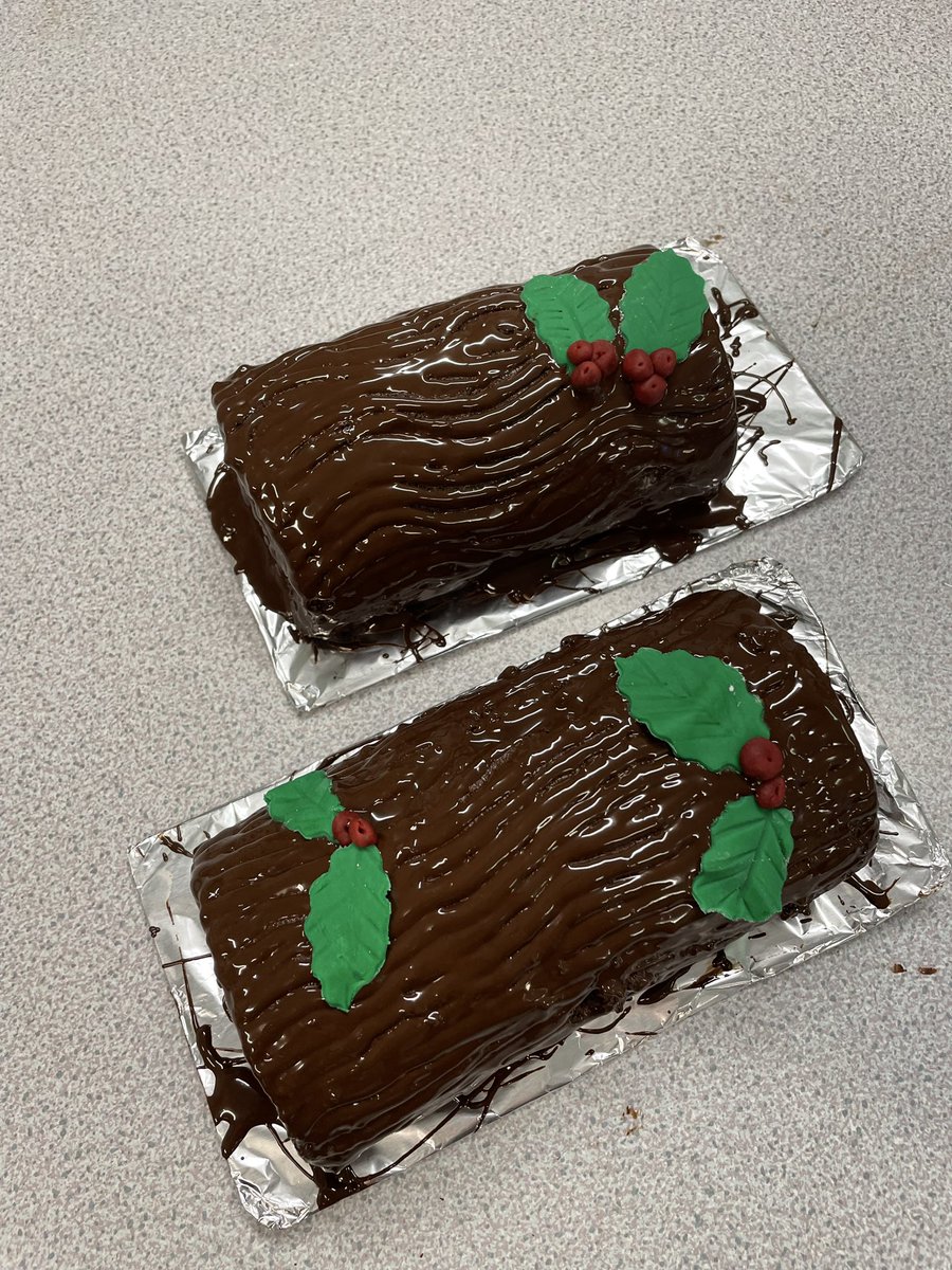OutwoodFreeston's tweet photo. Not wanting to miss out on the fun, Isabel & Ellie in Y9 completed a food practical in their own time! 🧁
Great commitment to learning…and the food of course! They look fantastic! 👏🏼
#StarStudents https://t.co/ADi83Lkith