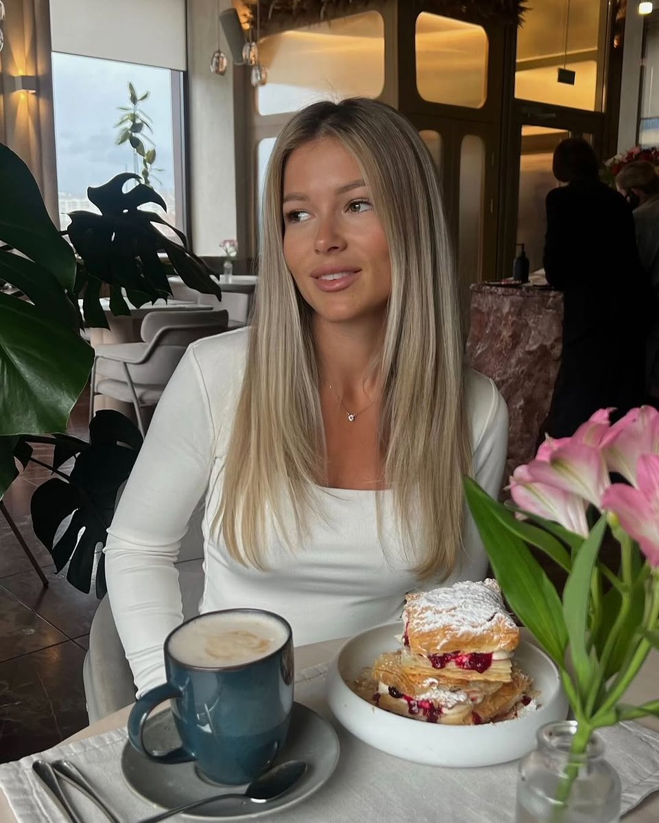 LJoan2979's tweet image. Starting my day with the comforting combination of coffee and warm bread. Who could ask for more?#coffeeandbread