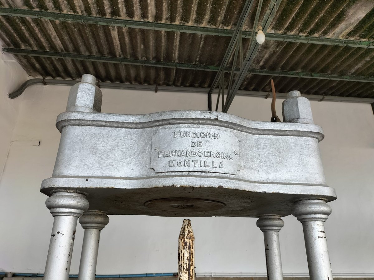 La fundición, una industria singular en #Montilla.
📷 historiademontilla.es/la-fundicion-s…

Más artículos en historiademontilla.es

#PatrimonioIndustrial #industria #empresas