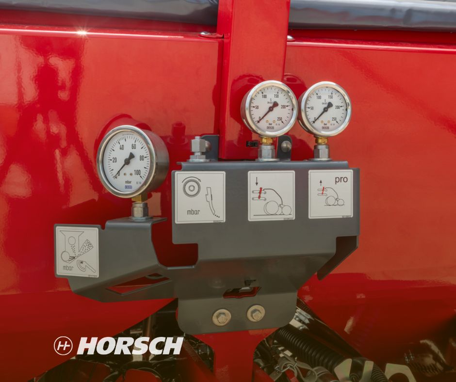 HORSCH_France's tweet photo. #monograine 🆕️ AutoForce ▶️ AutoForce Pro 
👉️ délester l'élément semeur avec une place régulation de la #pression 
▶️ de 50 kg à 350 kg en #AuforcePro [contre 150 kg à 350 kg ]

▶️ Sur terres légères sensibles à #compaction
👉️ réduire la pression = éviter semer trop profond https://t.co/PB3T5fBnyK