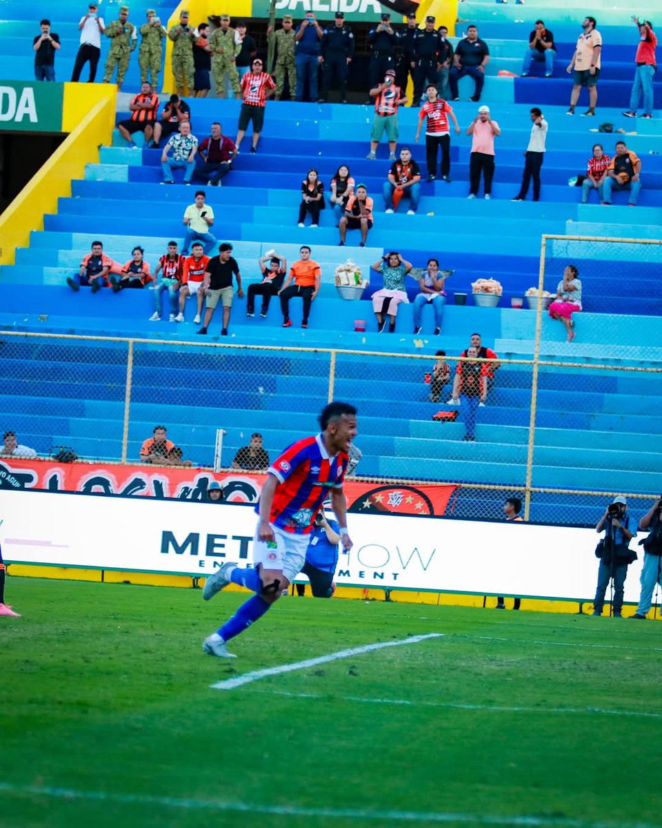 Con todo sobrino y con la fé puesta en Dios 
Muchas felicidades 
A semifinales