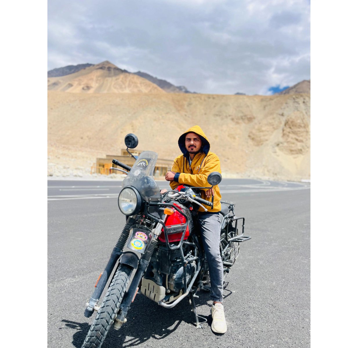 sauravc5114's tweet photo. 😀😀
#leh #roadtrip #Rider #photo https://t.co/uJXayLVfnK