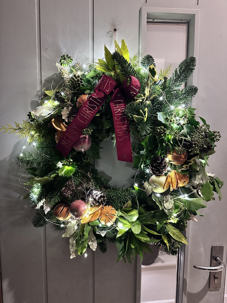 LePatissier1's tweet image. Another super arrangement by the team in Malahide 💚

My mum was a florist for over 50 years and I gave fond memories doing my homework in the shop and deliveries during school holidays. Hard to beat the smell of a florist shop

@jungle_flowers 👏 
#lookforlocal