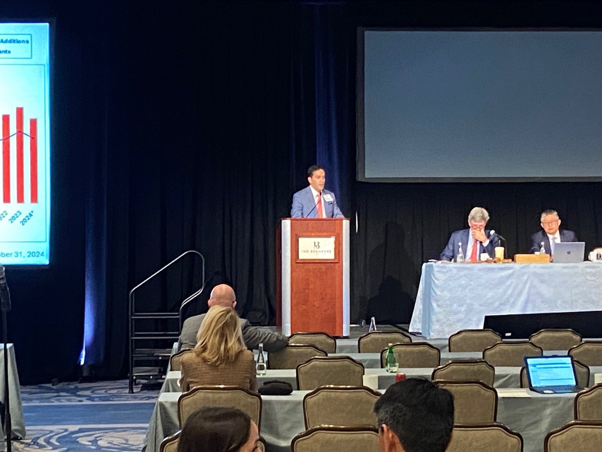 UCincySurg's tweet photo. Teamwork in presenting ⁦⁦@transplant_u⁩ outcomes at the Southern Surgical Association meeting ⁦@shimulshah73⁩ https://t.co/CZ0QyfBgon
