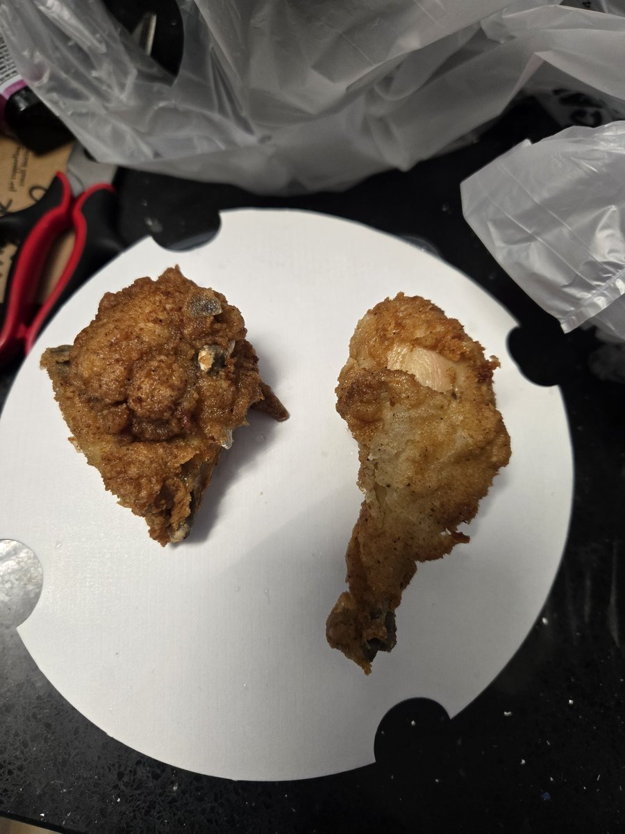 gozer3228's tweet photo. @kfc @yumbrands i can go to a sports bar and get more meat on chicken. This is pathetic. These wings and drumsticks are tiny https://t.co/SecCyc39jd