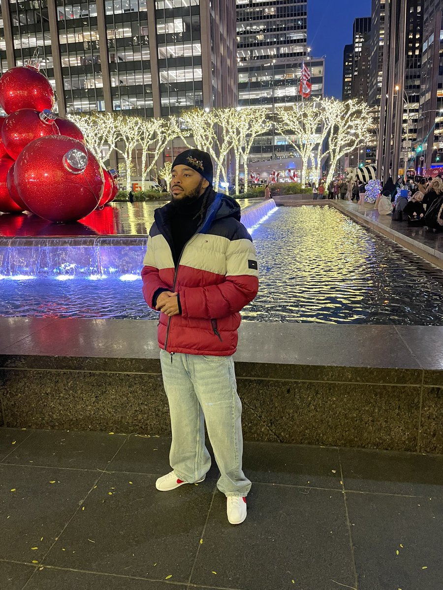 pr_Langston's tweet photo. Girl you bad, he need to put you on time out 🎶 https://t.co/kmLIsmyVpw