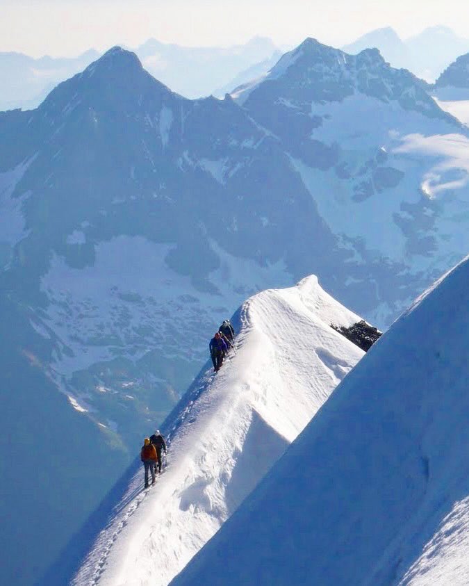 IcicleUK's tweet image. Eiger Summit Day
🏔️🎒❄️⛏️🇨🇭
Climbing the Mittellegi ridge of the Eiger, and completing the full traverse of the mountain by descending the South ridge. Epic exposure and views. Summer 2025 dates out now!

〽️ icicle-mountaineering.ltd.uk/eiger.html

📍 Eiger 3970m

#climbing #eiger #switzerland