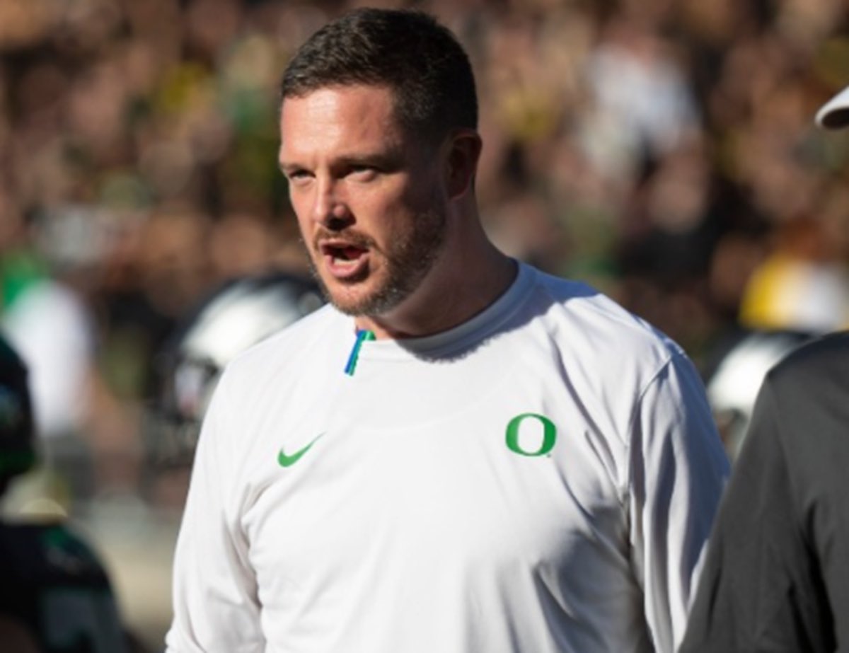 BenScottStevens's tweet photo. This season, 36 schools beat a team currently ranked in the CFP Top 25.

11 schools beat 2+ current CFP ranked teams.

4 schools beat 3+ current CFP ranked teams.

Only 1 school beat 4 current CFP ranked teams:

• Oregon Ducks - #4 Penn St, #6 Ohio St, #9 Boise St, #20 Illinois https://t.co/sbQBHqUuVc