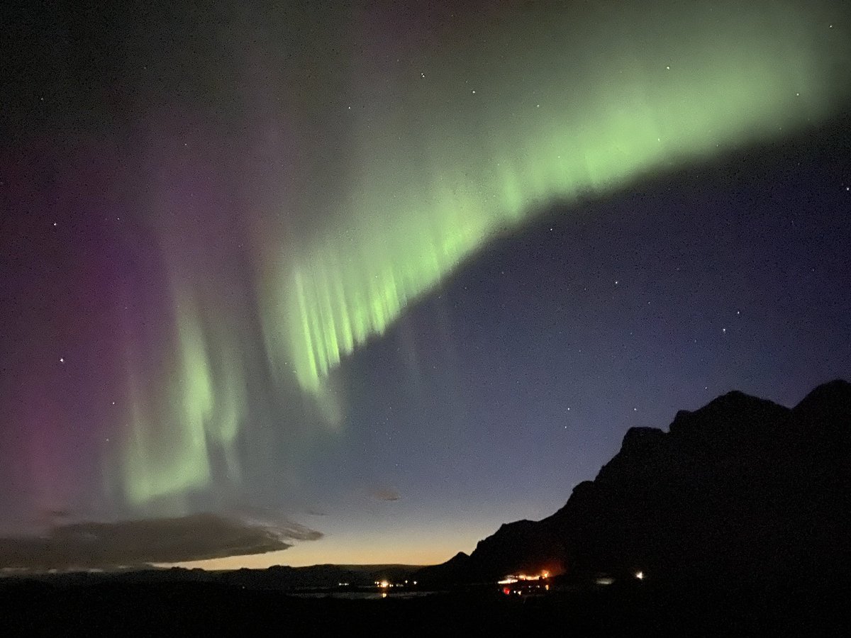 My 2024 travel “wrapped” 

✈️ 12 flights 
🚝 4 int. trains
🚌 2 int. buses
🌎 8 countries (4 new, 4 revisited) 

Top 3 Highlights:
🇨🇱 mountains &amp; glaciers in Patagonia
🇦🇷 falling for Buenos Aires
🇮🇸 Northern Lights in Iceland

Yours?