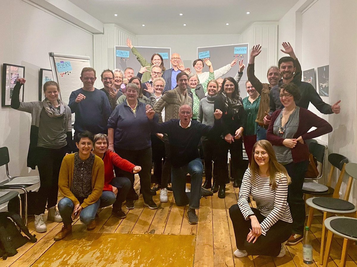ElmarWerner's tweet photo. Heute haben wir mit fast 30 Leuten das ZweiTLOF.FT zum Workshop gerockt, ab jetzt rocken wir den Wahlkampf mit vielen, vielen neuen Ideen 💚💚💚
#tarek4offenbach
#grueneoffenbach
#offenbachammain
#ZeitFürGrün https://t.co/ERtXlRmA67