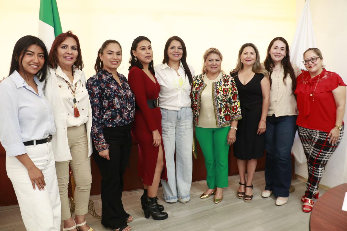 SEDEC_Tab's tweet photo. interinstitucionales en beneficio de las mujeres tabasqueñas, impulsando su desarrollo económico, social y personal.
La #SEDEC reafirma su compromiso de trabajar de la mano con otras dependencias para construir un Tabasco más justo, equitativo y lleno de oportunidades para todas. https://t.co/hSEz0R7oTp