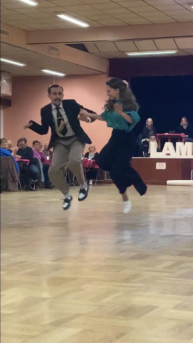 PBrexel's tweet photo. @DamienHemaizia et Tamari 
Ça plane à Lamballe-Armor !
Merci pour ce spectacle haut en couleurs. Merci pour ce partage. ❤️❤️❤️❤️❤️❤️ https://t.co/Ajfd1jQZuJ