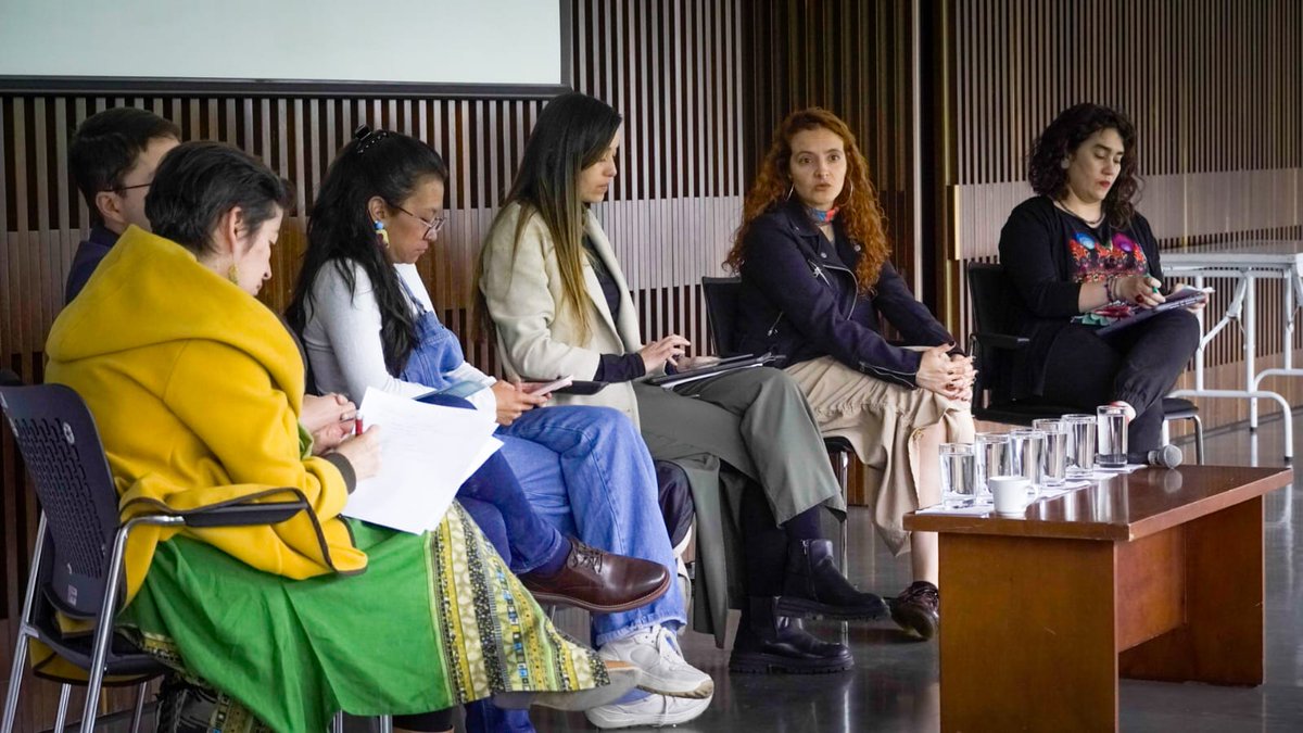 Integrantes del Grupo de Paz de la entidad visitaron la exposición «Hay Futuro, Si Hay Verdad. De la Colombia herida a la Colombia posible» un espacio  que durante diez meses ha puesto a reflexionar a miles de colombianos sobre la gravedad del conflicto armado colombiano.