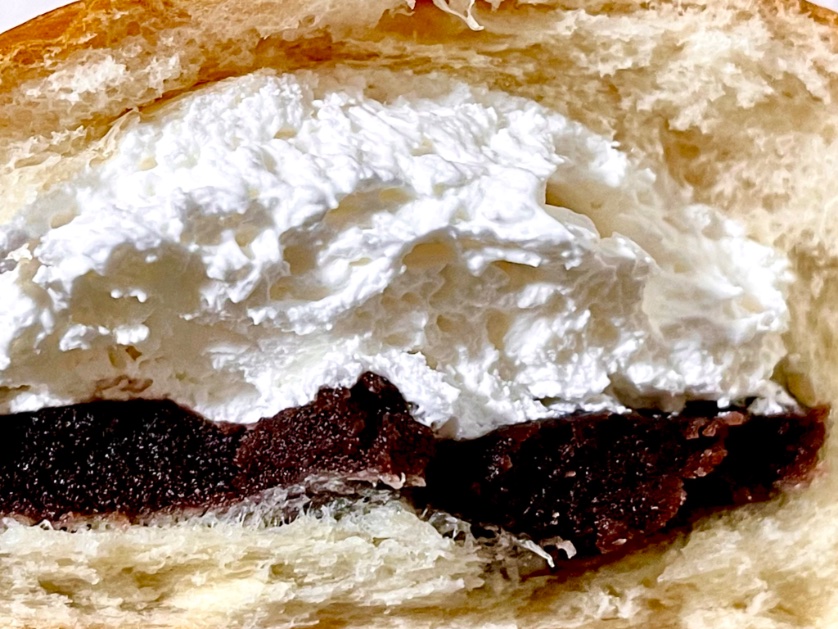 昨日の夜食
期間限定ホイップ10%増量
確かな満足❤
ここでお伝えしたいことあります🫡
クリエイトで売っている1.5リットルのPBっぽいコーラ飲みました～
調べたら千葉のジャパンフーズさんでサントリーさんや伊東園などのOEMも‼
100gで6kcaなので味は薄めですがゼロカロリー慣れてる人ならイケます😋 