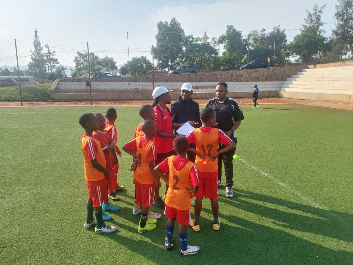 FAPA_Rwanda's tweet photo. Day 4 of the Urubuto Community Youth Cup saw an exciting weekend of action, featuring 3 U10, 4 U13, and 4 U16 matches across the capital. In the U10 category, #Imena, #FutureGeneration, and #FutureLight academies delivered standout performances. https://t.co/sMKvgoyGJs