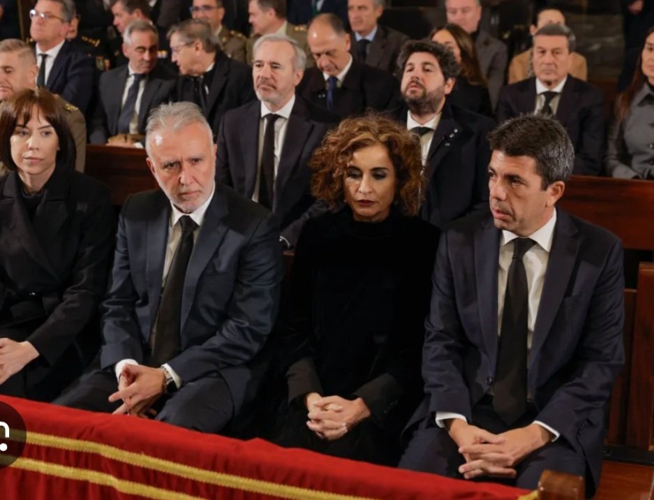 Jhoncrack_4's tweet photo. Pero que mierda es esta.
¡En primera fila!

Hoy, era el día para honrar a las víctimas, NO a los verdugos. https://t.co/MS95oH5izh