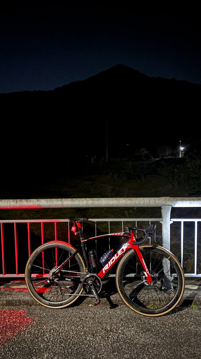 Matthew62945438's tweet photo. 2024.12.10
RIDLEY Noah Fast🚴
Good Morning cycling☀️
仕事前に4時50分からサイクリング🚴♂️
#ロードバイク乗りと繋がりたい #ロードバイク好きな人と繋がりたい #ロードバイク #RIDLEY #RIDLEYBike #NoahFast #라이딩 #Mavic #Morning #朝 https://t.co/YVFfcB5ct2