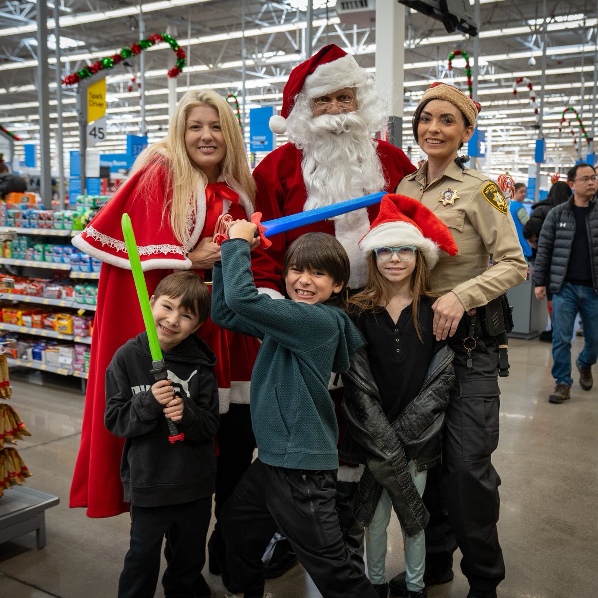 LVMPDFoundation's tweet image. This weekend, 150 kids joined LVMPD officers for our annual Shop with a Cop! 💙 A day of smiles, gifts, and holiday magic—plus a special helicopter visit from Santa! 🚁🎅 Huge thanks to our amazing partners for making this possible! #ShopWithACop #BuildingCommunity #HolidayJoy