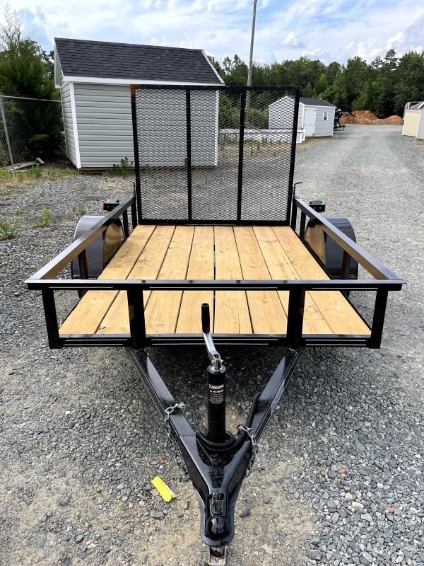 MaxbuiltTN's tweet photo. No matter how you look at it, an #AmericanMade single-axle Max Built #UtilityTrailer can help you get the job done.
Select models now on sale as low as $1,250!
- One 3500 lb. easy-grease axle
- 13" 5-lug tires
- 2" x 8" pressure treated wood deck
#easttennessee #morristowntn https://t.co/LoVXl17N8Z