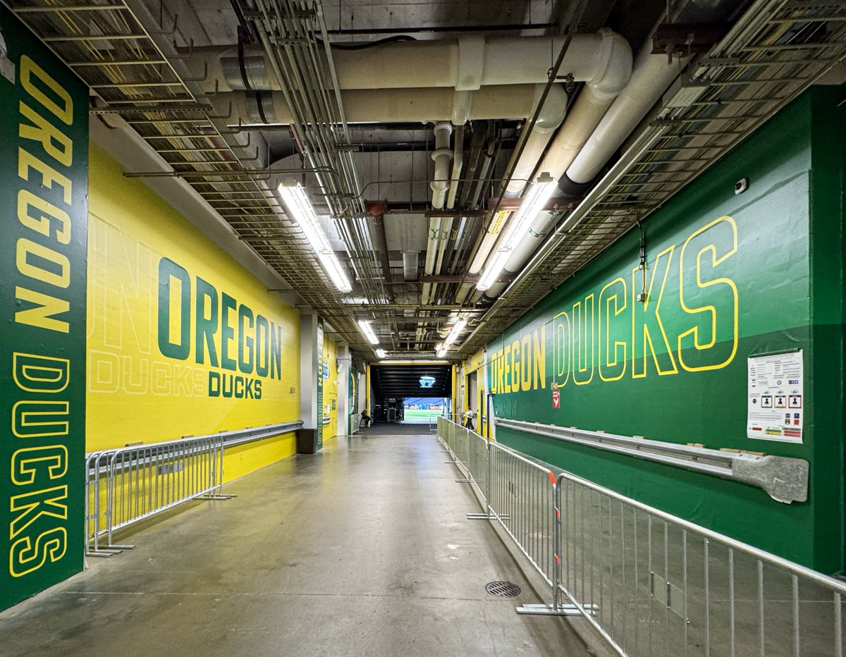 Sec_127's tweet photo. Our bold new B1G Football visual identity, embodying high-energy design, came to life through the event décor we created for the Championship Game at Lucas Oil Stadium. Congrats to Oregon on an epic win! 

#S127 #B1GFootball #NewEra https://t.co/kV75aibZNA
