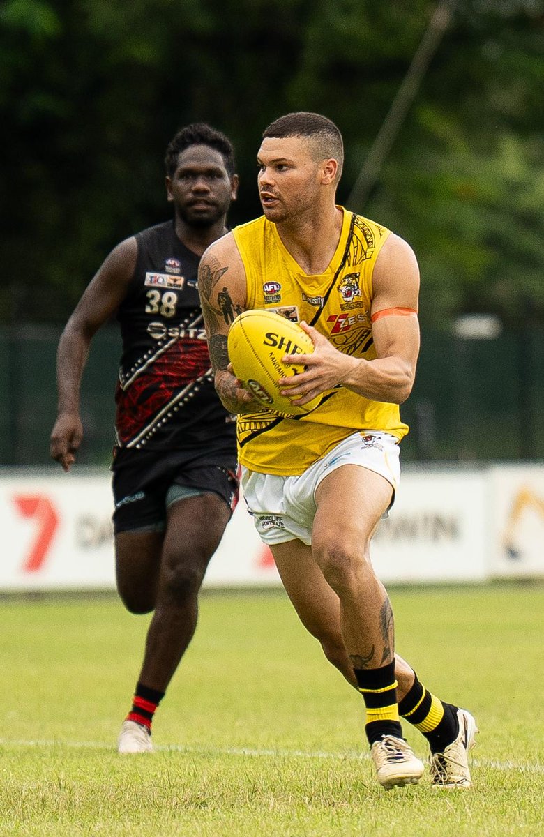 PARFITT: Former Geelong midfielder Brandan Parfitt had a strong return for his junior club Nightcliff on the weekend. He gathered 31 disposals – including 15 contested – and seven clearances in the Tigers’ 17.14 (116) to 7.13 (55) win over the Tiwi Bombers.

📷 – AFLNT