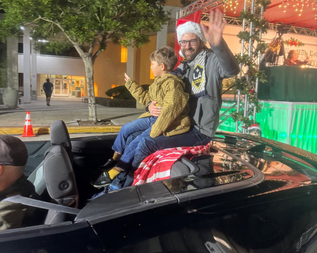 BenAllenCA's tweet image. Really fun holiday parade celebrations in #RollingHillsEstates and #ElSegundo this weekend, wishing everyone happiness this holiday season and into the new year!