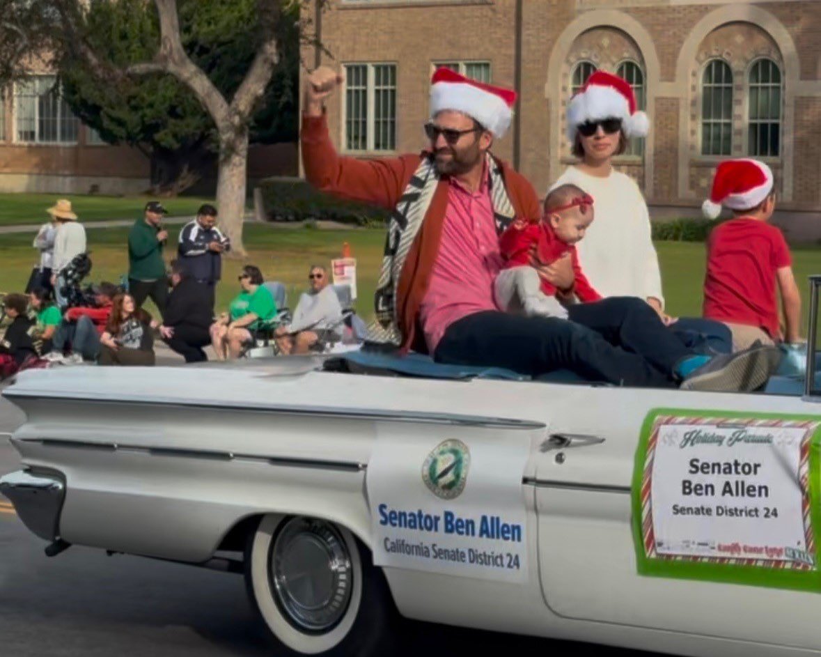 BenAllenCA's tweet image. Really fun holiday parade celebrations in #RollingHillsEstates and #ElSegundo this weekend, wishing everyone happiness this holiday season and into the new year!