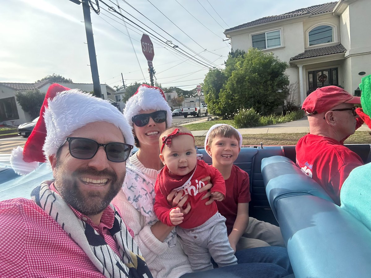 BenAllenCA's tweet image. Really fun holiday parade celebrations in #RollingHillsEstates and #ElSegundo this weekend, wishing everyone happiness this holiday season and into the new year!