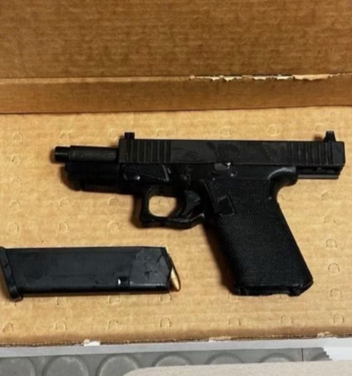 ErielleReshef's tweet photo. ABC News has obtained this image of the ‘ghost gun’ recovered from the Luigi Mangione in Altoona, PA. https://t.co/9MgZFv3I6M