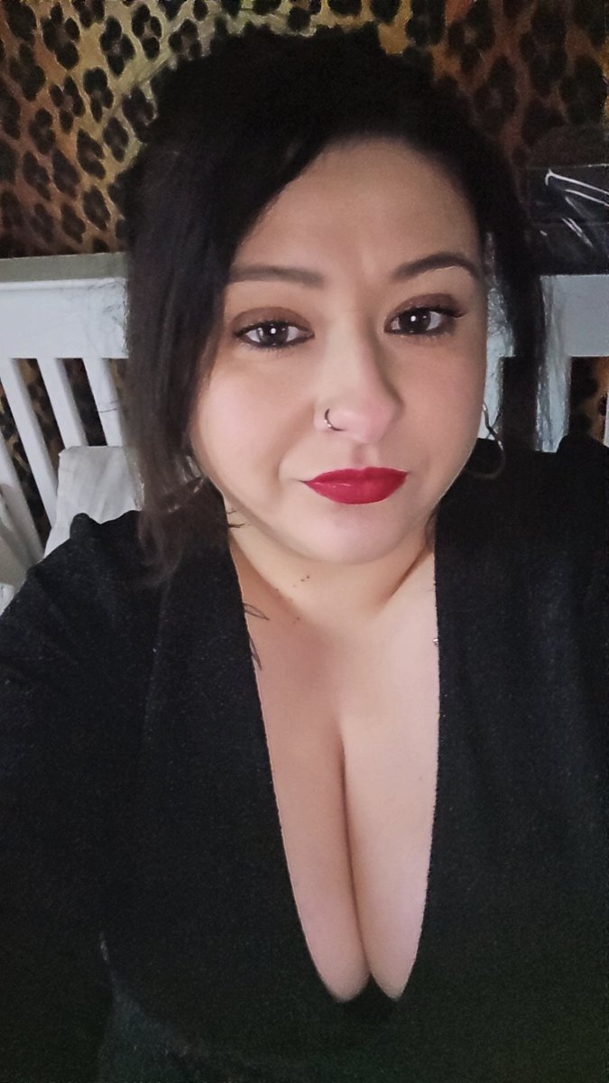 Getting used to my dark hair now.

Added some items to my wish list, who's going to spoil me?
amazon.co.uk/hz/wishlist/ls…