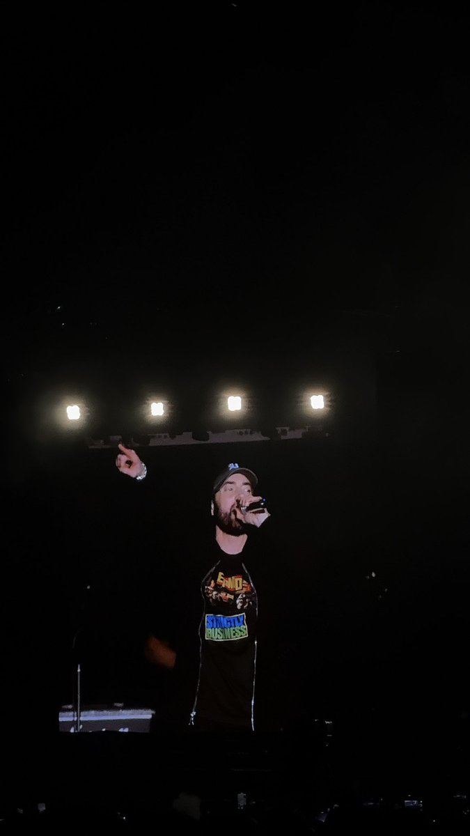 Azad_Yari's tweet photo. EMINEM - F1 Abu Dhabi 🇦🇪 https://t.co/lB92u9j0DN