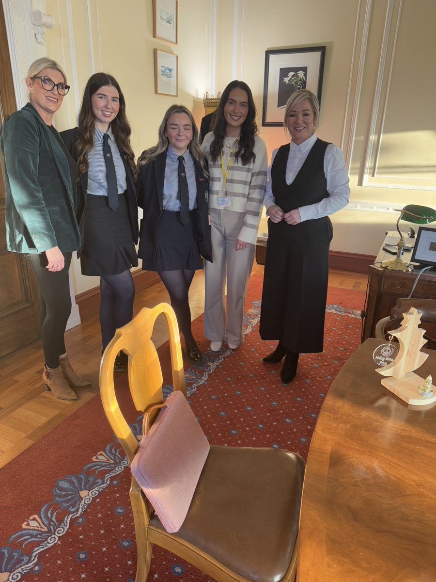 Today we were welcomed to Stormont by First Minister Michelle O’Neill and enjoyed a tour, meeting Special Advisors and seeing a Sitting in Action 🙌 
Get opportunity for the PR team🙌