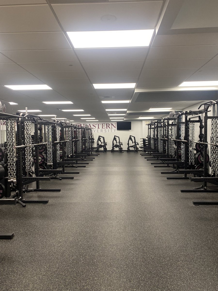 CoachScottEU's tweet photo. 🚨RECRUITS🚨
Your future home should be BOUGHT IN to your development as a student - athlete‼️
WE ARE!

📚 Master Level Strength and Conditioning Coach 
🏋️‍♂️2 High- Level weight rooms for athletes 
💪 6 strength and conditioning coaches 

You WILL be developed here

#FlyWithUs 🦅 https://t.co/DMLQygFHOm