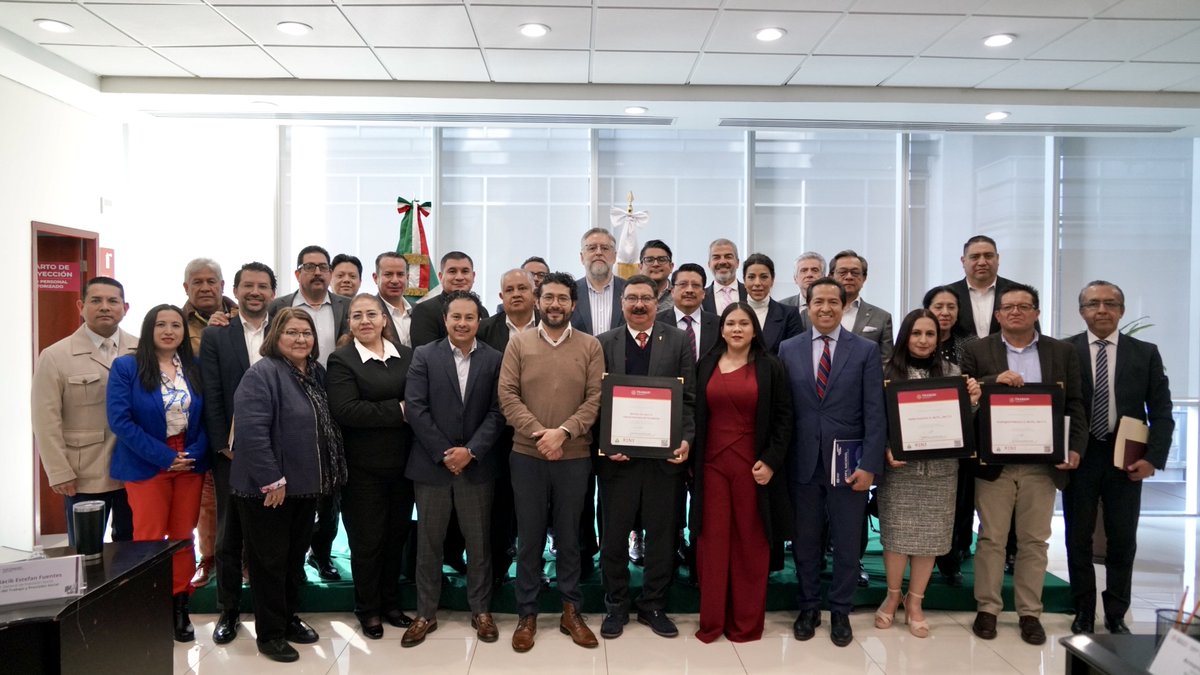 marathb's tweet photo. 🎙 Encabecé la Primera Sesión Ordinaria de la Comisión Consultiva Nacional de Seguridad y Salud en el Trabajo #COCONASST. Este espacio es clave para el diálogo social y la construcción de soluciones 💬 que garanticen un entorno laboral más seguro y saludable para todas las personas trabajadoras de nuestro país.
🎉 Extiendo mi reconocimiento y felicitaciones a: 🙌 las y los representantes de las personas trabajadoras,🤝 las y los empleadores, 🌍 @OITMexico, y a las empresas distinguidas en el Programa de Autogestión en Seguridad y Salud en el Trabajo🏅.
👉 ¡Seguiremos avanzando juntos hacia un entorno laboral más seguro, justo y digno!