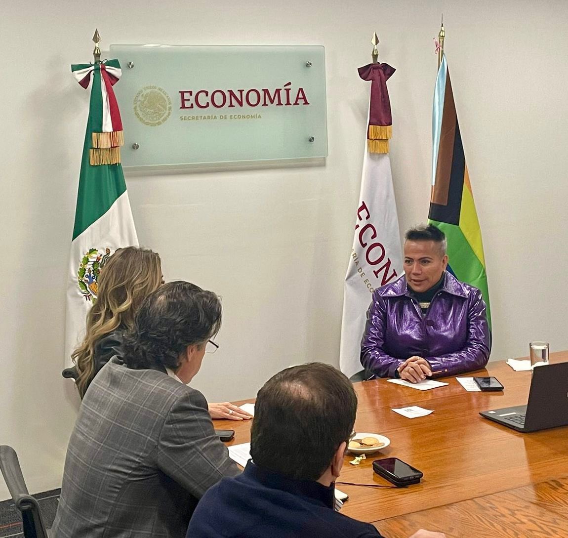 Recibí en las instalaciones de <a href="/SE_mx/">Economía México</a> a directivos de <a href="/SantanderMx/">Santander México</a>, Rodolfo Lozano, Director Ejecutivo, Rocío Medina del Sector Público y Héctor Mancera del área de Inclusión Financiera, quienes compartieron la oferta de servicios y la transversalidad en materia inclusiva con la