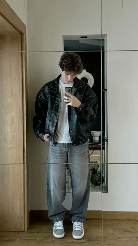 theeybwm's tweet photo. vá ao pinterest e pesquise:

"celebrity"
"outfit"
"lyrics”
"aesthetic"

cite isso com a PRIMEIRA foto que aparecer, essa é sua vibe https://t.co/0m5jX7nYfy