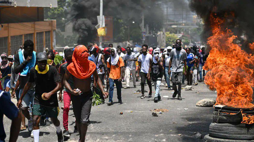 alitomorenoc's tweet photo. La matanza ocurrida en Haití, donde más de 180 personas, principalmente adultos mayores, fueron asesinadas de forma brutal en uno de los barrios más empobrecidos de Puerto Príncipe, es un acto que debe conmocionar a la humanidad entera. Desde México, expresamos nuestra más firme condena a este horror y nuestra solidaridad con el pueblo haitiano en estos momentos de dolor y tragedia.

La barbarie no puede ser tolerada en ningún rincón del mundo. Es inaceptable que la violencia y la impunidad sigan destruyendo vidas y comunidades enteras. Urgimos a la comunidad internacional a asumir con seriedad la crisis de Haití, fortaleciendo las acciones necesarias para frenar a las bandas criminales que tienen asolado al país y garantizar justicia para las víctimas.

Expresamos además nuestra solidaridad con la senadora @edsupb y le enviamos un abrazo solidario en estos momentos tan difíciles.