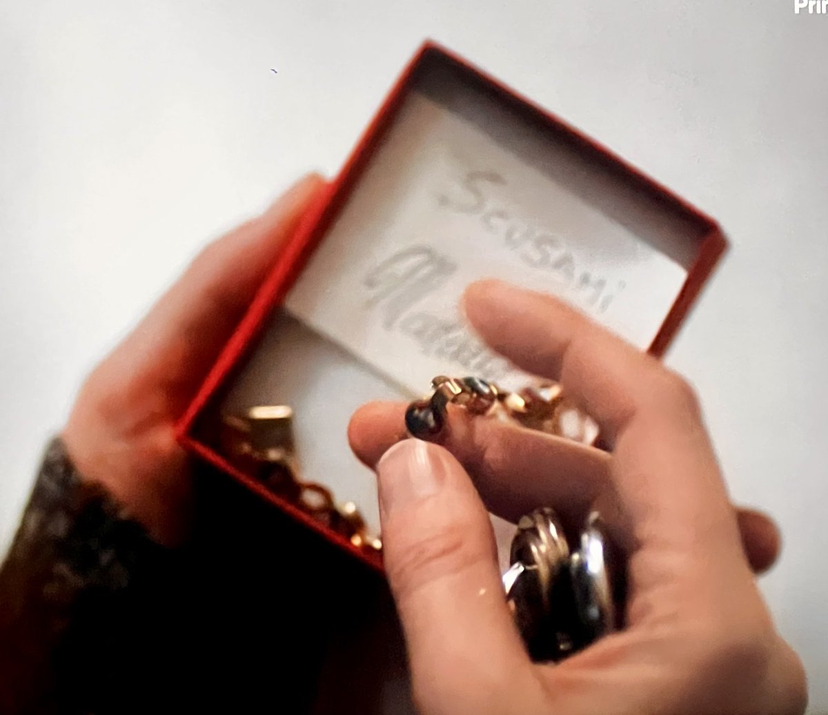 Fiumi di lacrime start here 
#amicageniale4