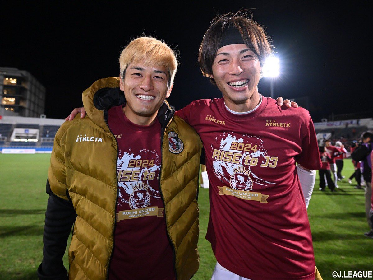 ___Masaki11___'s tweet photo. 『J3昇格』

1年間応援ありがとうございました。
このために今年頑張ってきて最後に皆で笑って終われた事、嬉しく思います。
最後に結果も残せて良かった。
このメンバーで良かった。
･
･
･
 #JFL #高知ユナイテッドsc #新谷聖基 #J3 #昇格 #ありがとう #最高 #感謝 #金髪サラサラヘッド https://t.co/J0gE50UM2D