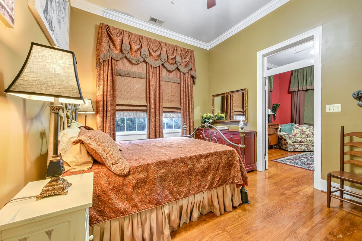 thestandardbr's tweet photo. 𝗡𝗲𝘄 𝗟𝗶𝘀𝘁𝗶𝗻𝗴 𝗶𝗻 𝗕𝗮𝘁𝗼𝗻 𝗥𝗼𝘂𝗴𝗲, 𝗟𝗔 🏡

📍728 Europe Street
💲Offered at $285,000

Step into Baton Rouge history with the Josephine Katie Burg House (AKA Maison Isabella)! ⚜️

More info:https://t.co/C69koxa6p7

#NewListing #BatonRougeRealEstate #EVBatonRouge https://t.co/AmfoW2UhbQ