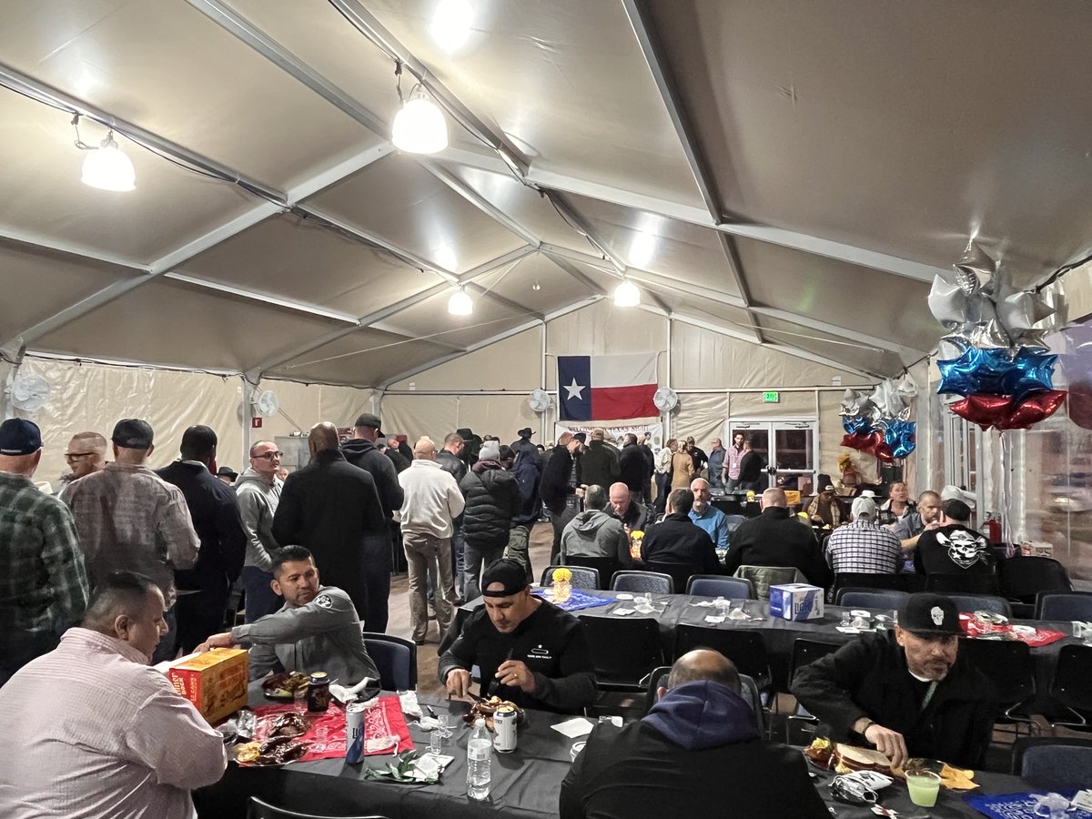 FBINAAQuantico's tweet photo. We love Texas Night! 🤠❤️Thank you to the Texas FBINAA Chapter for all of your support of Session 292! #EverythingsBiggerInTexas #TexasNight #FBINA #FBINAA https://t.co/twfgioPuOm