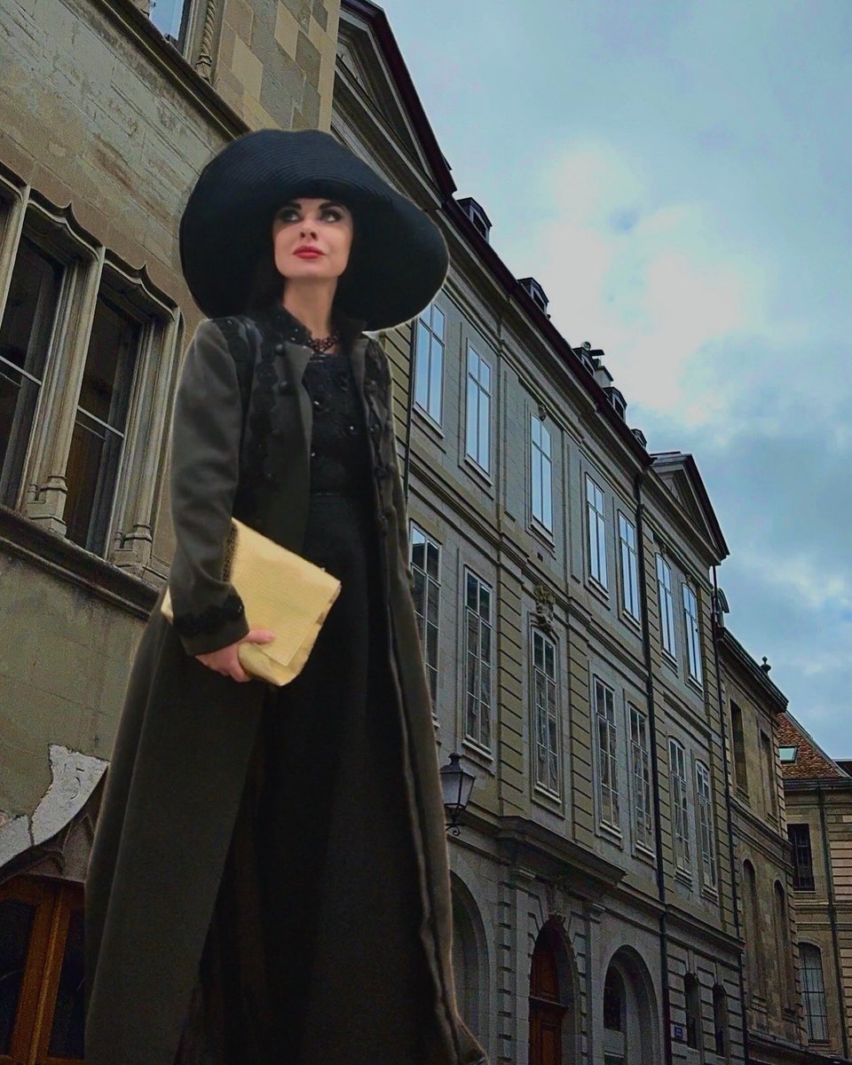 Geneva is very various. Mysterious and shining, grey and yellow and red… Beautiful place for beautiful feelings 🇨🇭❤️

#geneva #switzerland