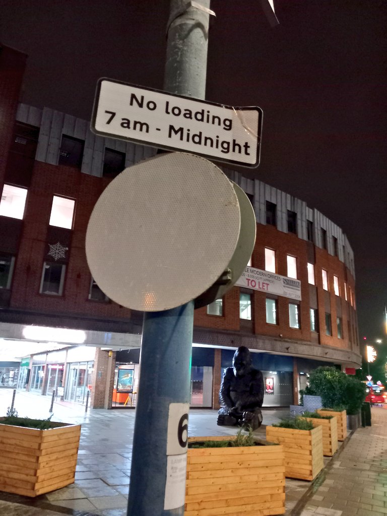 KingstonCycling's tweet image. The 20 mph speed limit signs in Eden Street and Brook Street, Kingston, exceedingly faded. @RBKingston, can you get these replaced, please? #20isplenty 2️⃣0️⃣