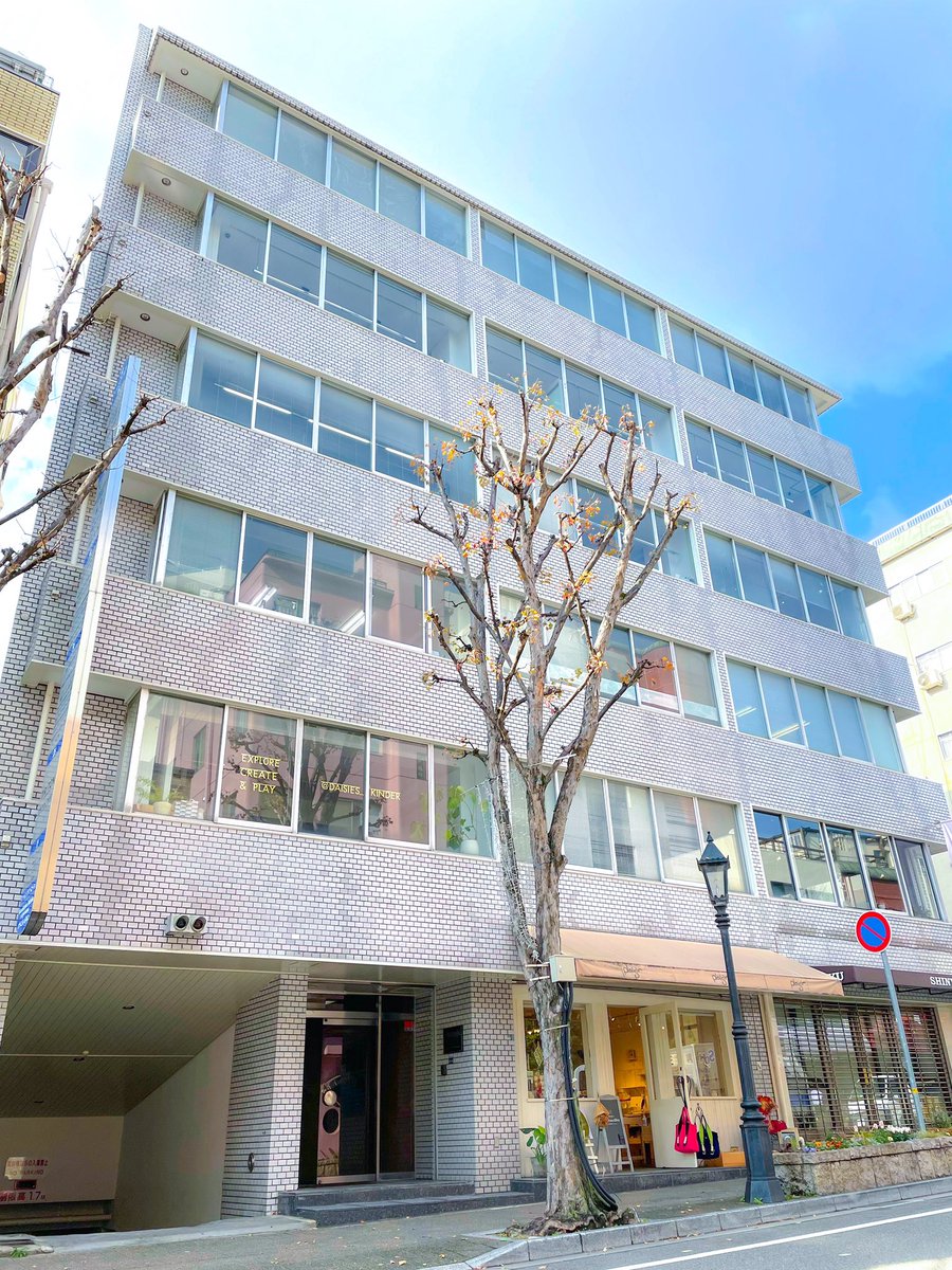 おはようございます。
今朝の神戸は、気温3℃、予報☀️
すっかり寒くなりました。
インフルエンザも流行ってますね。
皆さん、体調崩されてませんか？
コロナ禍後、マスクを極力つけない方もいらっしゃいますが、TPOに合わせて、マスクをつけていただくのがおすすめです。