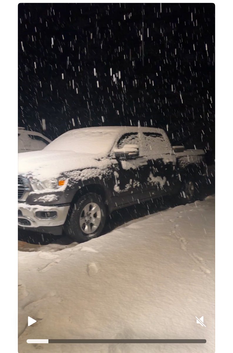 sawman268's tweet photo. 2” so far at 5:00pm in Heath. No end in sight. @WX1BOX @MassWeatherNet https://t.co/mGBTKsG428
