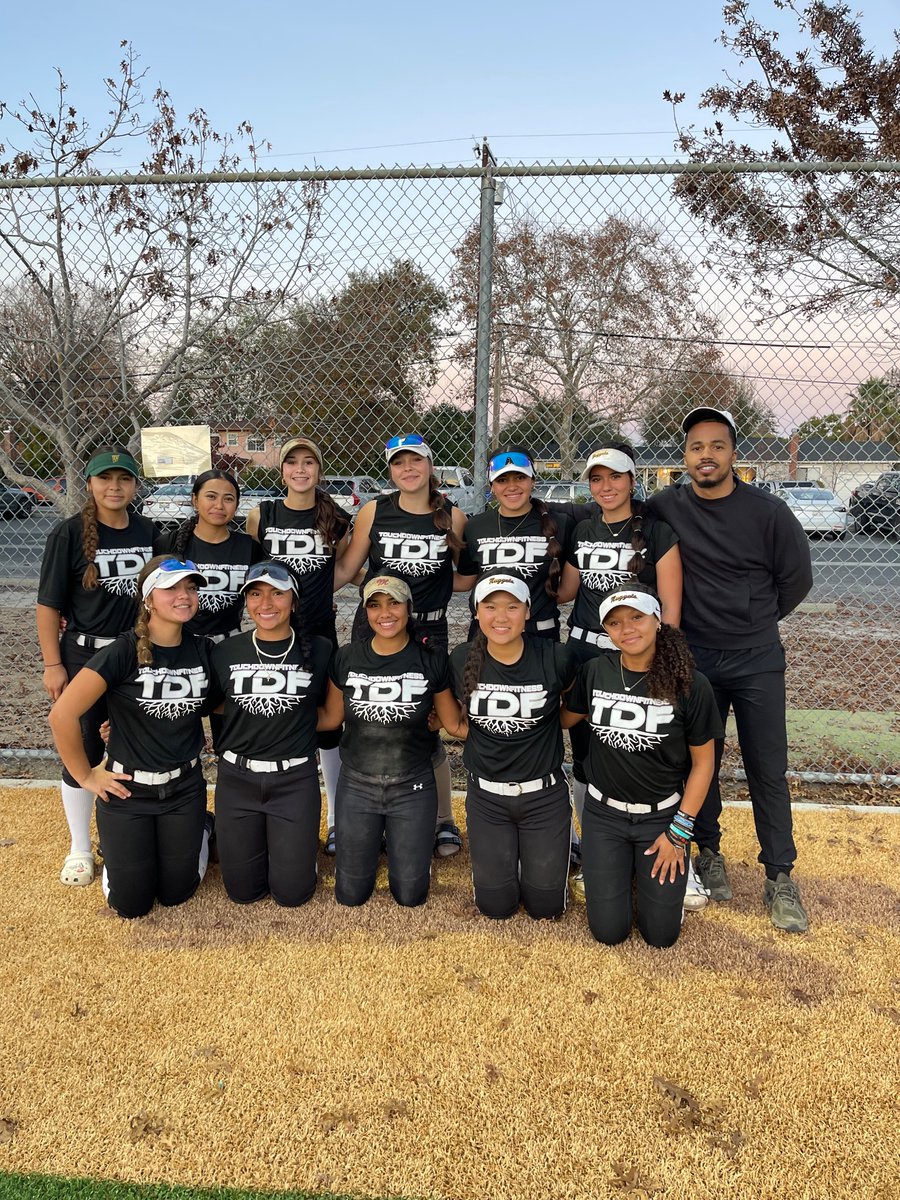M_Gradney2027's tweet photo. I had a great time playing in the Tournament for Tots event for fun and representing our gym/trainer Touchdown Fitness...the highlight of the weekend was donating bags of toys for kids in the community to enjoy this holiday! 🎁🎄 #ToysforTots #TDF #GymFamily 🖤 https://t.co/piiDptkyOy